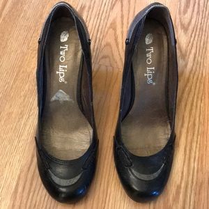 Two Lips Black Heel